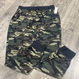BNWT Ardene camo stretchy pants